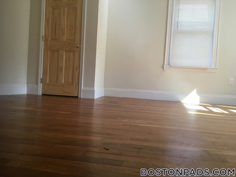 Building Photo - 12 Logan St