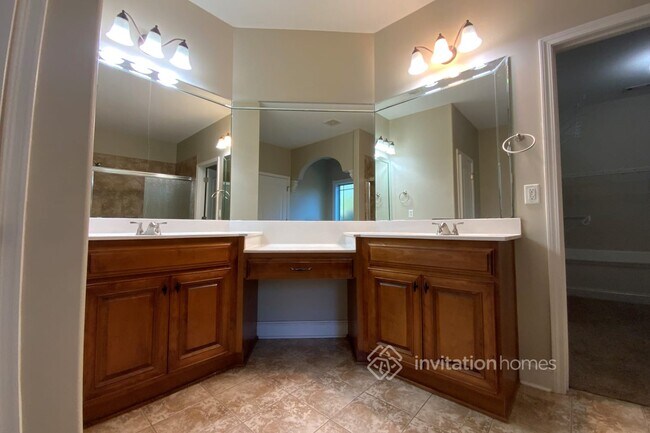 Building Photo - 300 Everly Cir