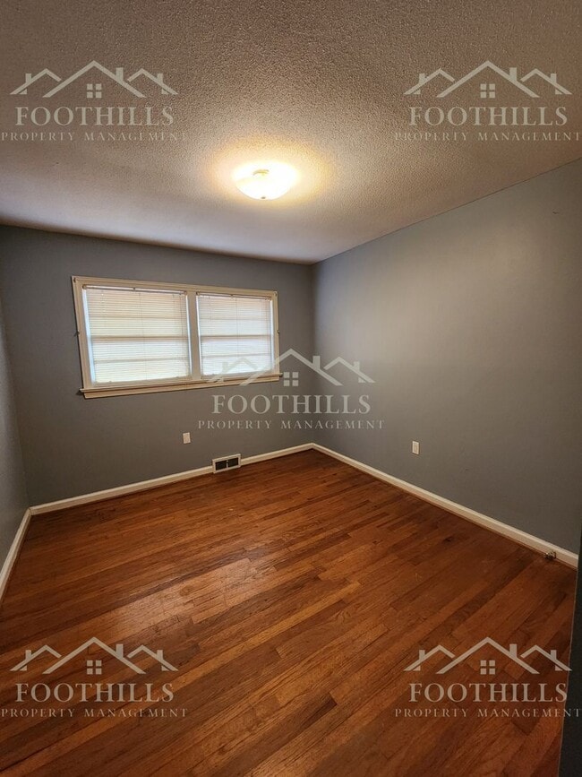 Building Photo - 2013 Boul Hts