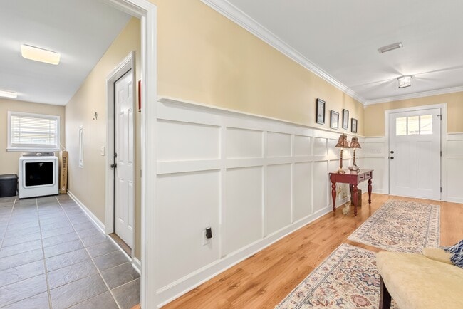 Building Photo - 304 Squirrel Hollow