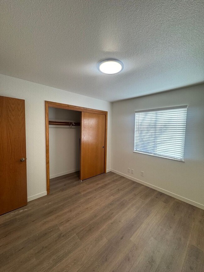 Building Photo - 2409 Candlewood Dr