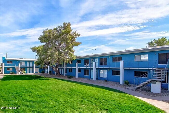 Building Photo - 2627 N 45th Ave