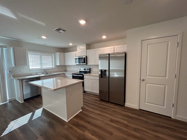 Building Photo - BRAND NEW 3 Bedroom Home for Rent in Redding CA