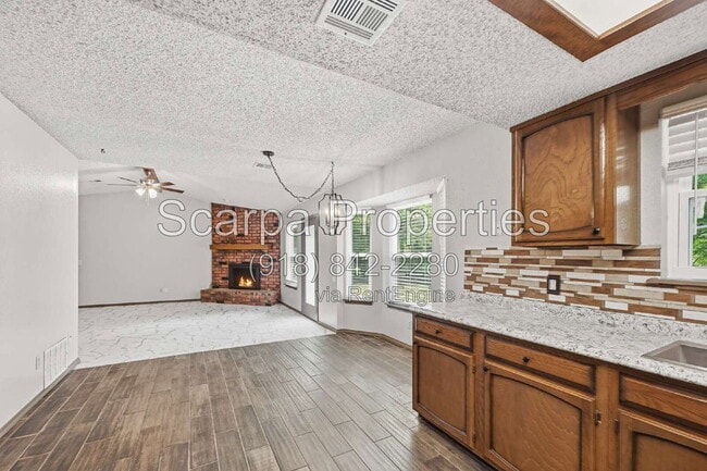 Building Photo - 1105 W Vicksburg Pl