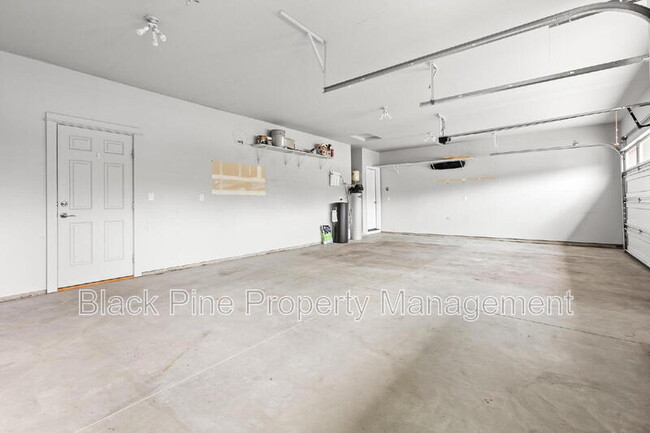 Building Photo - 1510 W Cactus St