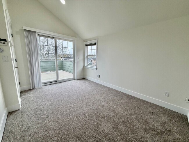 Building Photo - Urban Madison Valley three-bedroom townhome Available April 1st, 2026