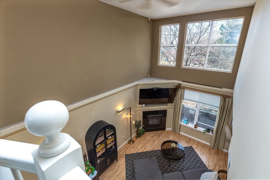 Building Photo - 15201 E Batavia Pl