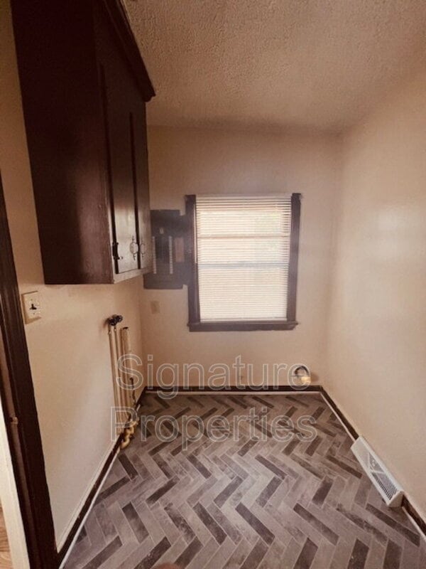 Building Photo - 2128 N Whitehill Dr