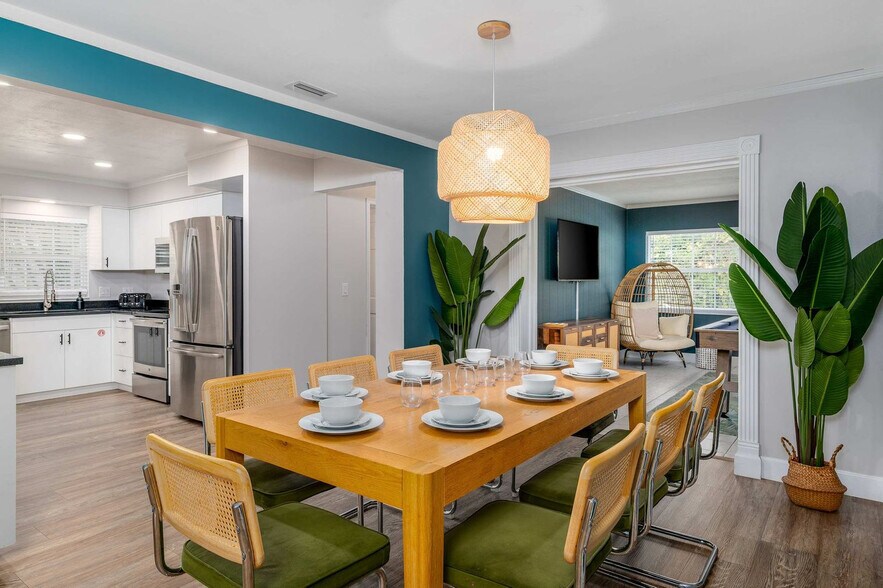 Building Photo - 1596 Idle Dr NE