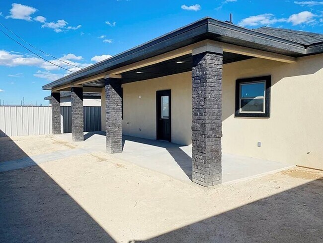 Building Photo - 1523 Mimosa St