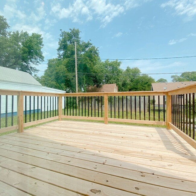 Building Photo - COMING SOON! Florence/Minnie Lusa Area 4 bed 3 bath, partial finished basement, w/ garage $1,850