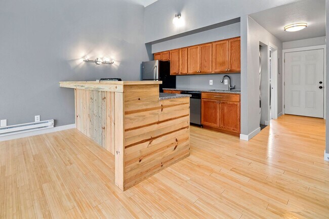 Building Photo - 4Touchstone