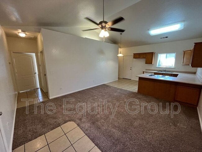 Building Photo - 2421 W Sunnyside Ave