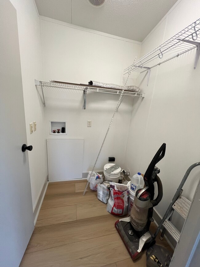 Building Photo - 1609 Walden Rd