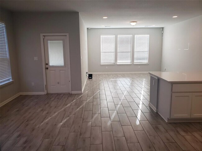 Building Photo - 124 Peruvian Ln