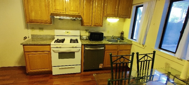 Building Photo - 1601 7th Ave