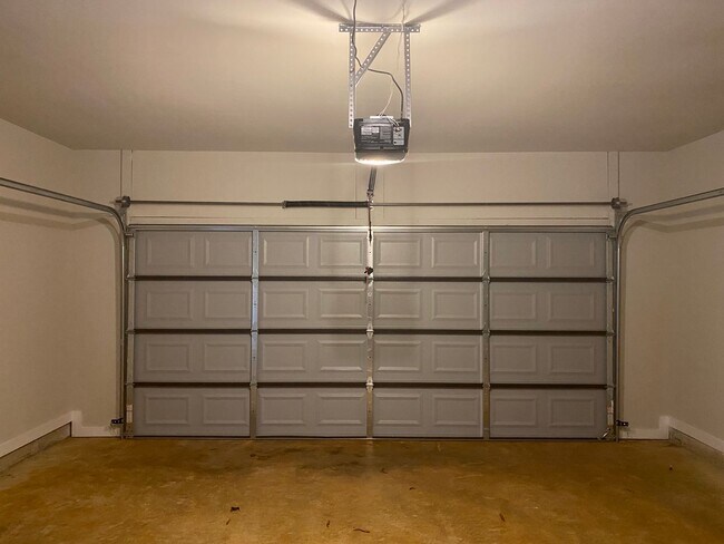 Building Photo - Home for Rent in Weaver AL... Available to View Now!!!
