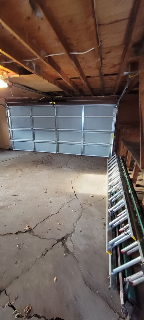 Building Photo - AVAILABLE NOW - 4 Bedroom with garage