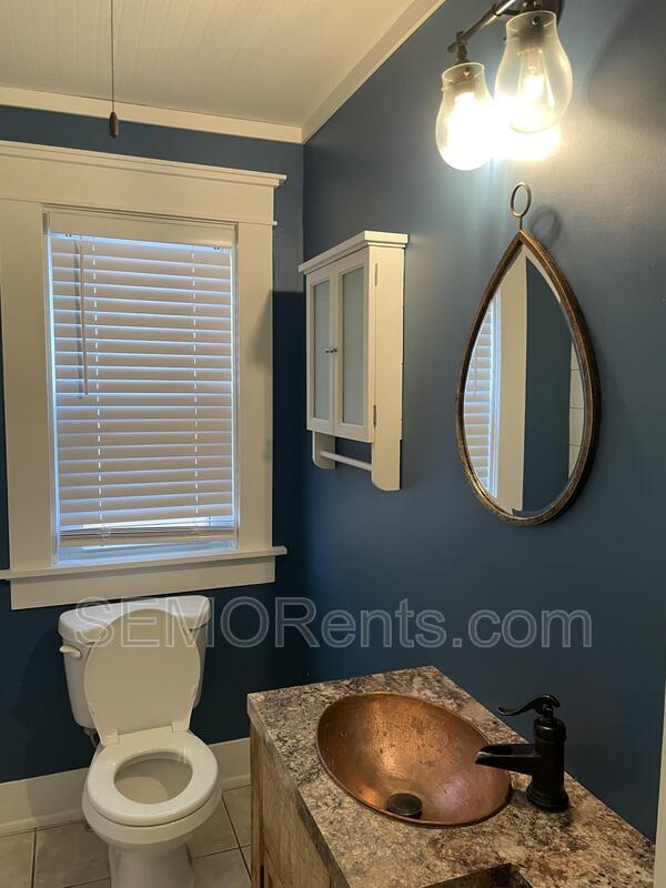 Building Photo - 318 Merriwether St