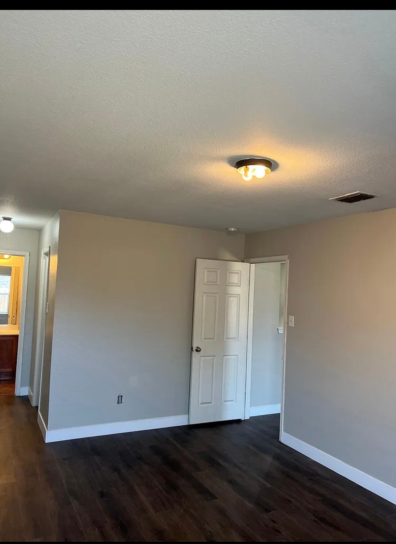 Building Photo - 1821 Trego Dr