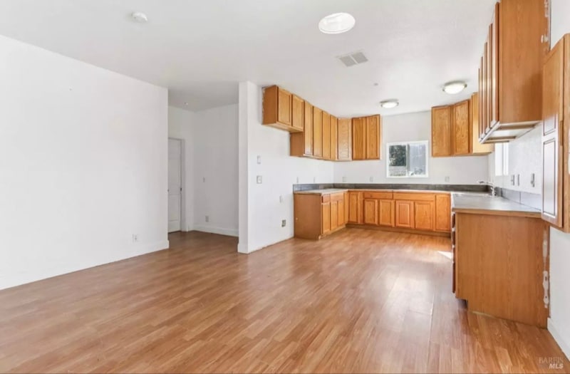 Building Photo - 507 Kings Way