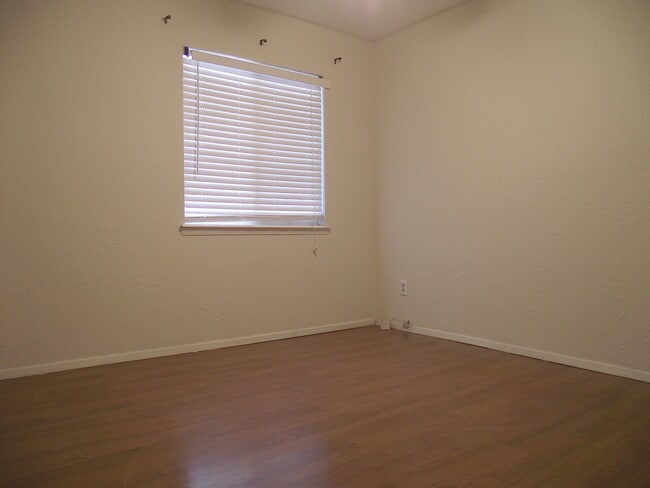 Building Photo - Northeast El Paso 3 Bed Refrig A/C w/Mount...