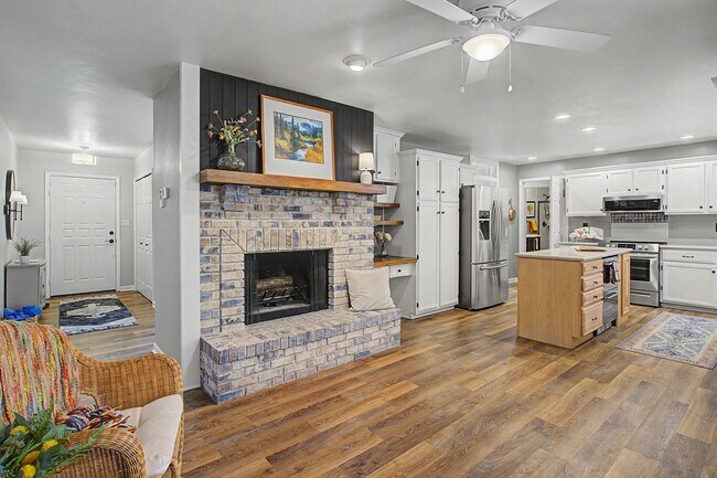 Building Photo - Peaceful Ranch Retreat with 4 Spacious Bedrooms!!