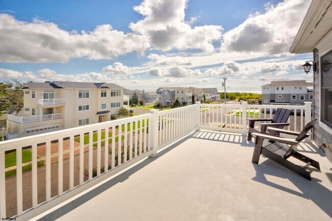 Building Photo - 352 31st St S