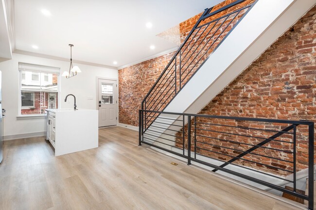 Building Photo - Welcome home to this newly renovated porch...