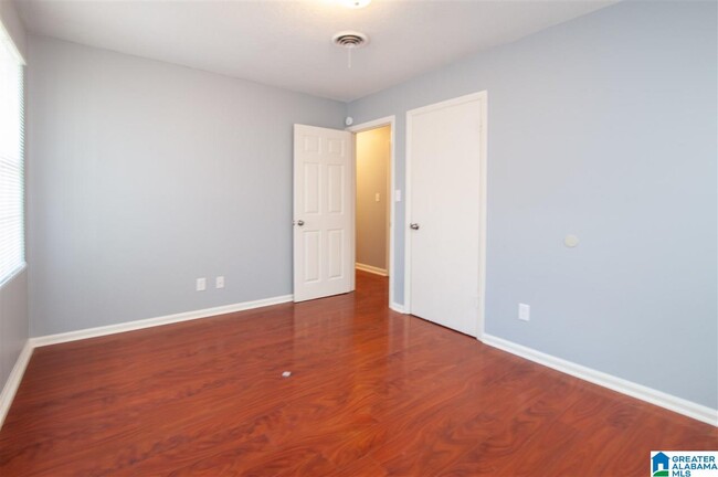 Building Photo - 2850 Brooklane Dr