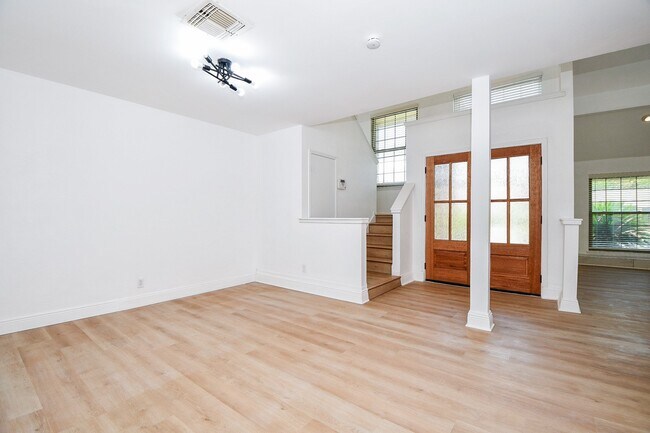 Building Photo - 11907 Pepperdine Ln