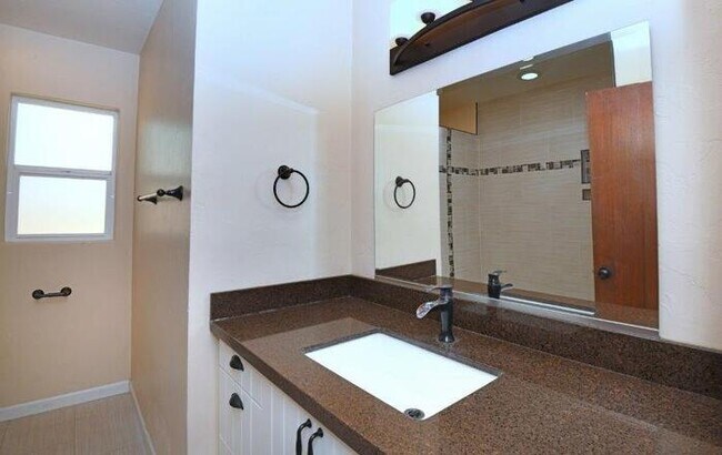Building Photo - Charming Sam Hughes Brick Home with large ...
