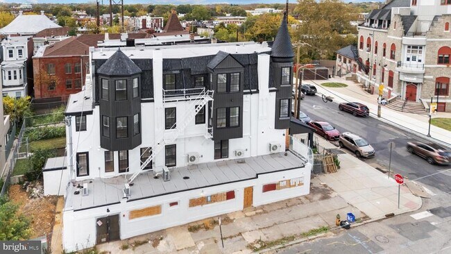 Building Photo - 900 N 41st St