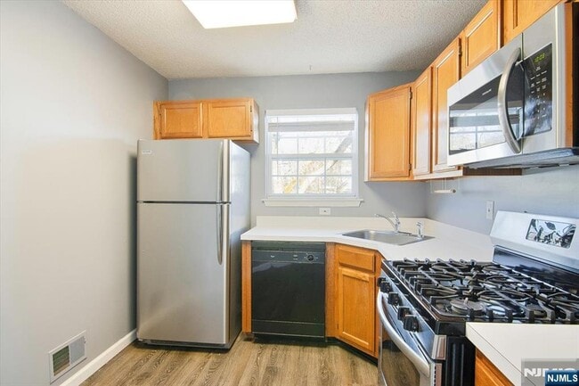 Building Photo - 1125 Hyde Park Ct