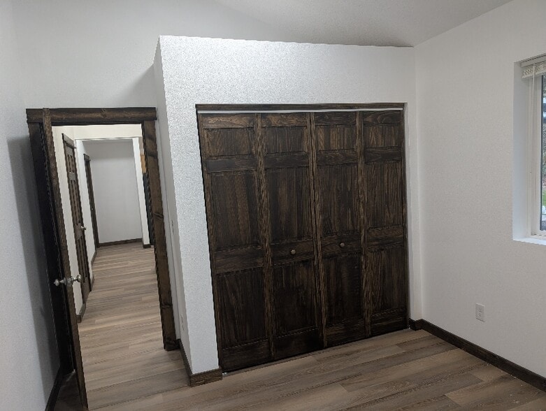 Building Photo - 320 S Toutle Rd