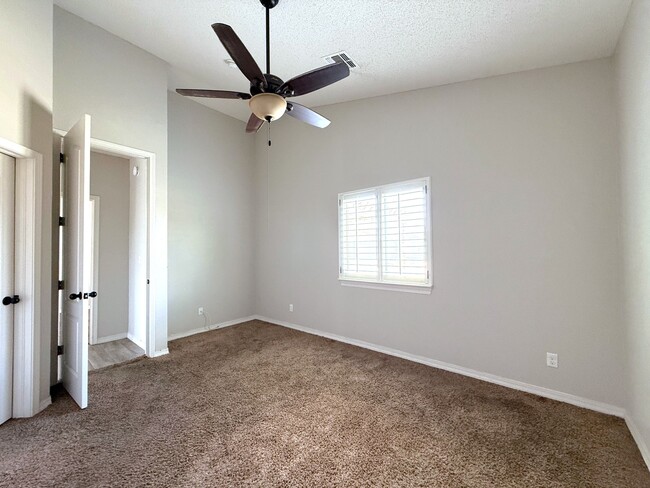 Building Photo - 3729 Loma Brisa Dr