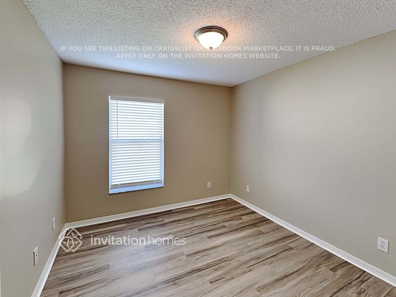 Building Photo - 13733 Hawkeye Dr