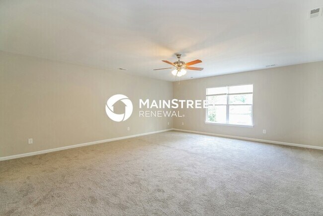 Building Photo - 3 Bedroom Pet-Friendly Home in Charlotte, NC with Main Street Renewal