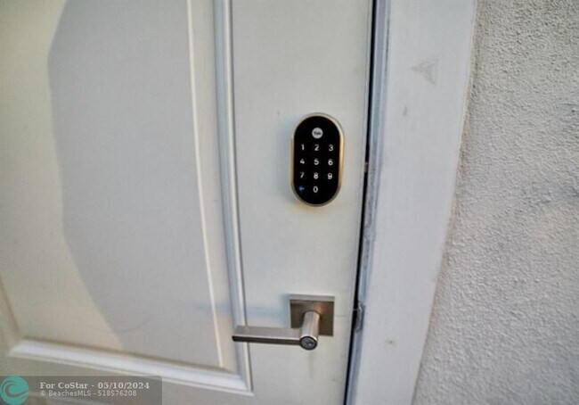 Building Photo - 327 Lancaster St