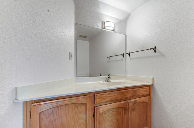 Building Photo - 1238 E Vogel Ave
