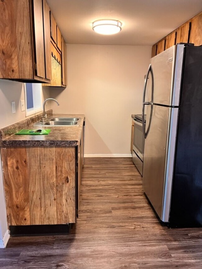 Building Photo - Spacious 1-Bedroom Apartment for Rent in C...
