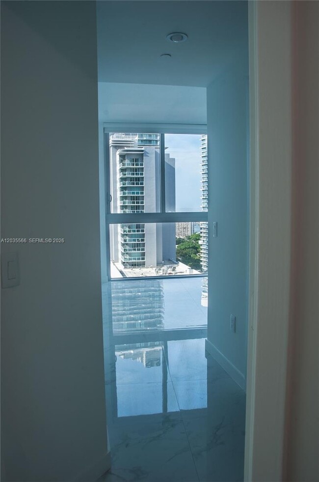 Building Photo - 1100 S Miami Ave