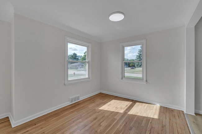 Building Photo - 14521 Trenton Rd