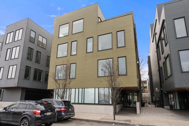 Building Photo - 519 E 1st St