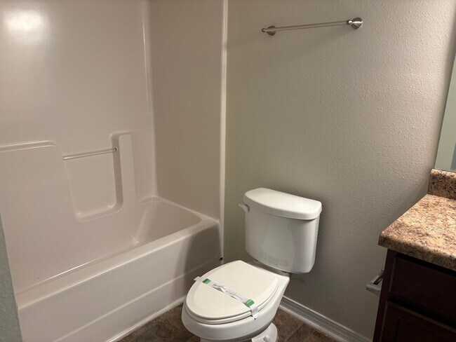 Building Photo - 214 Ladue Ave