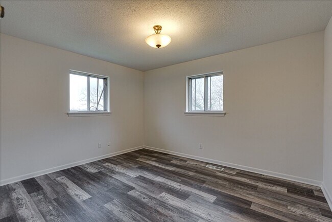 Building Photo - 3 bedroom, 1.5 Bathroom for rent!