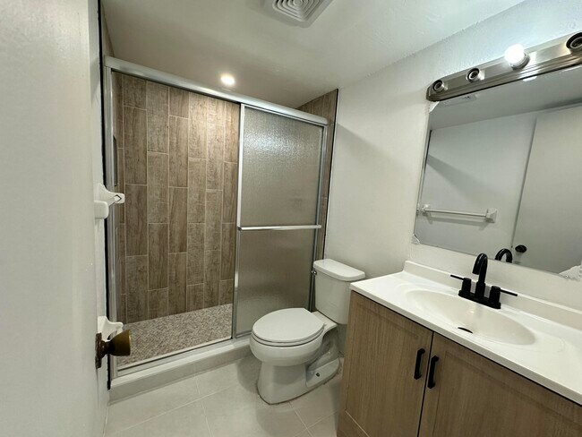Building Photo - 555 Purdy Ln