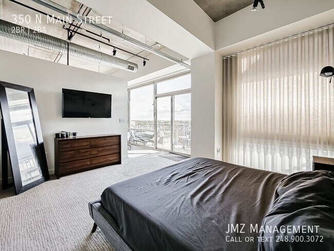 Building Photo - 350 N Main St