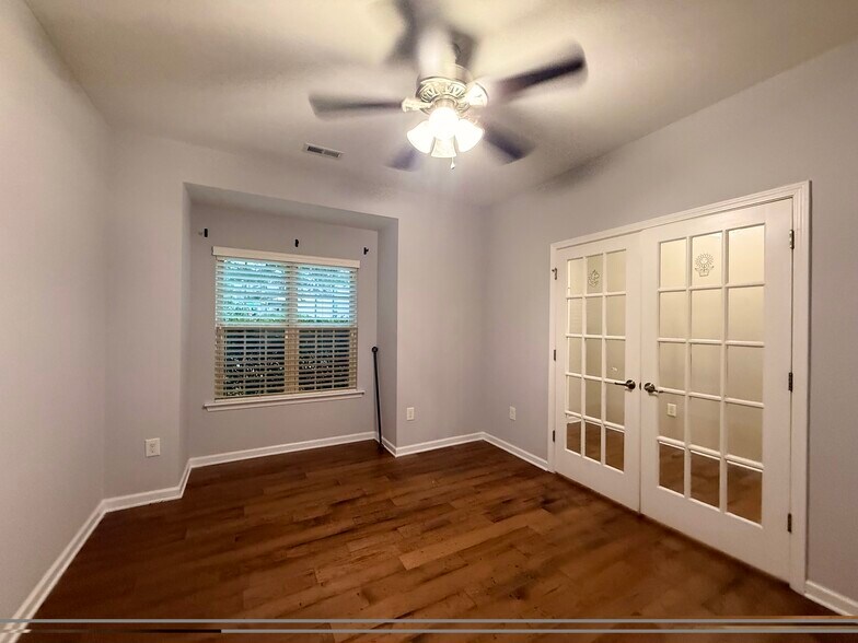 Building Photo - 6000 Fryars Gate Ct