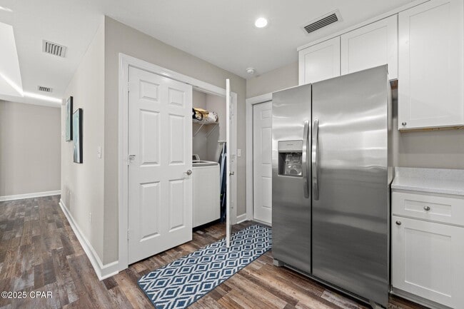 Building Photo - 1709 Hickory Ave